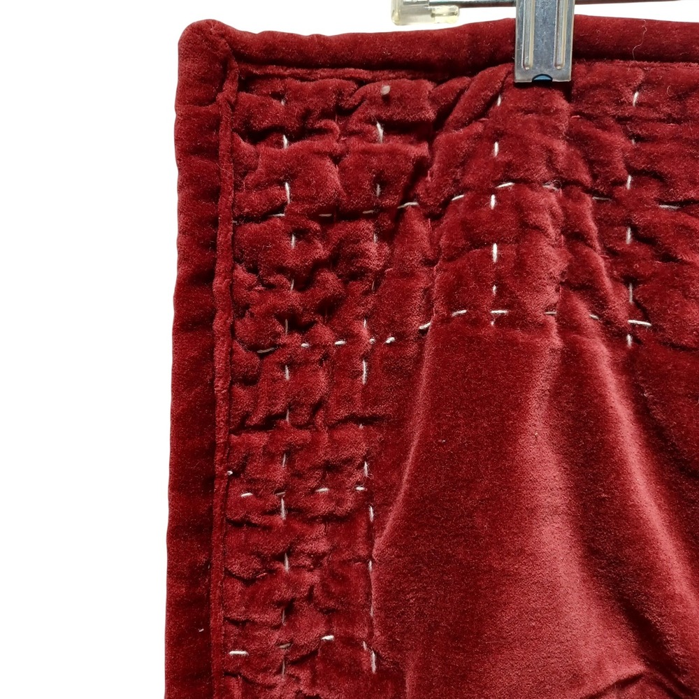 Pottery Barn Red Velvet King Pillow Shams Set of 2 Quilted Hand Stitched Luxury - Picture 2 of 7